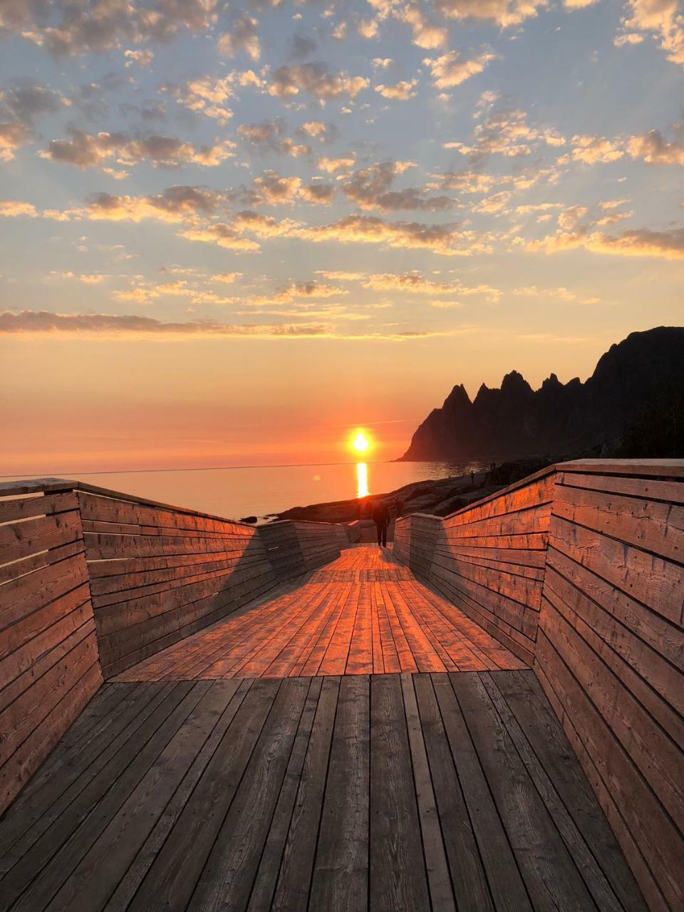 Tinebua Basecamp Senja Hostel Berg  Luaran gambar